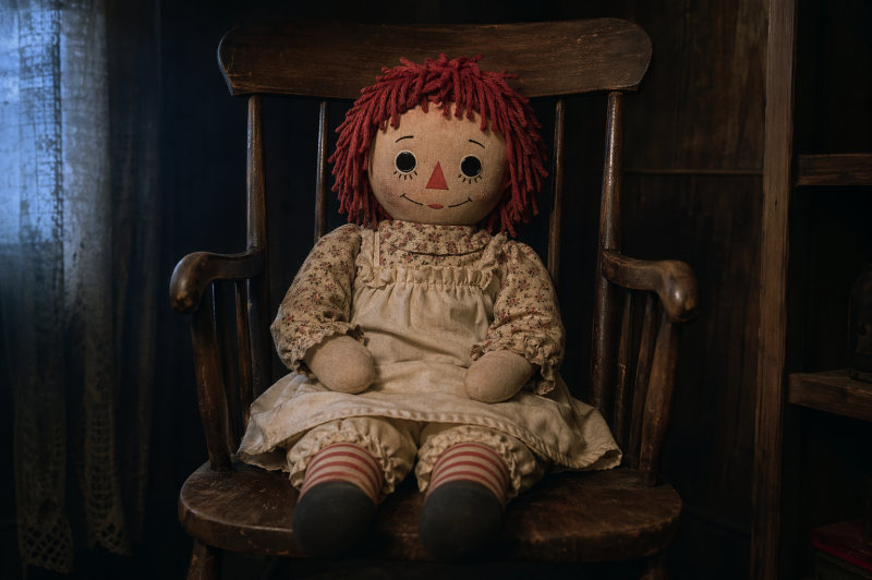 Datei:Annabelle-Puppe-Kuenstlerische-Darstellung.png