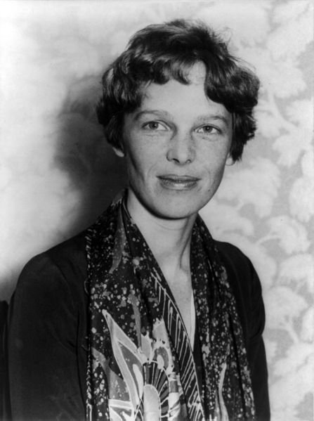 Datei:Amelia-Earhart-Portraet.jpg
